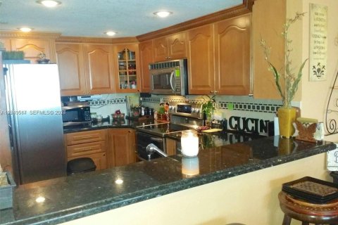 Condo in Miami, Florida, 1 bedroom  № 1997703 - photo 3