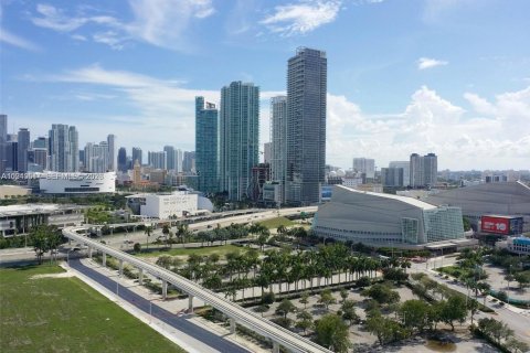 Condo in Miami, Florida, 1 bedroom  № 1997703 - photo 2