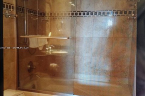 Condo in Miami, Florida, 1 bedroom  № 1997703 - photo 4