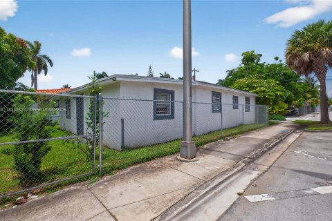 Villa ou maison à vendre à Miami, Floride: 4 chambres, 154.12 m2 № 1934895 - photo 28