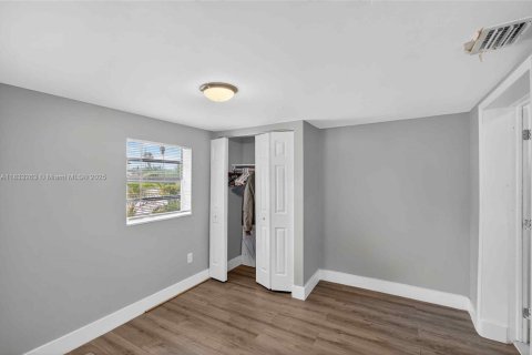 Villa ou maison à vendre à Miami, Floride: 4 chambres, 154.12 m2 № 1934895 - photo 11