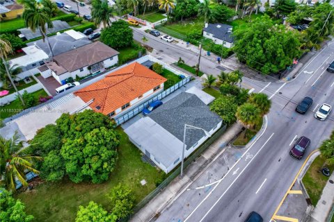 Villa ou maison à vendre à Miami, Floride: 4 chambres, 154.12 m2 № 1934895 - photo 2