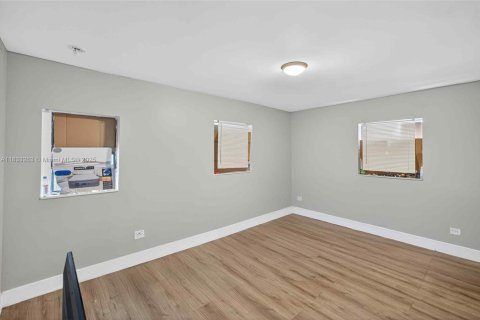 Villa ou maison à vendre à Miami, Floride: 4 chambres, 154.12 m2 № 1934895 - photo 18