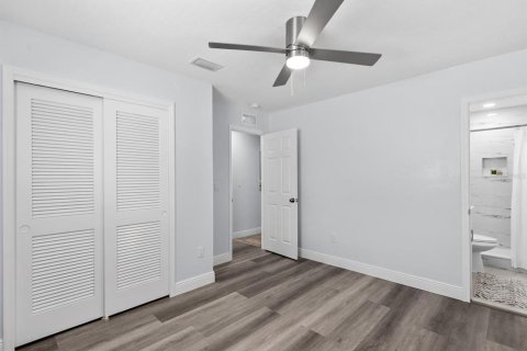 House in Tampa, Florida 4 bedrooms, 147.34 sq.m. № 2230204 - photo 24