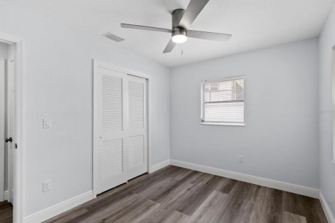 House in Tampa, Florida 4 bedrooms, 147.34 sq.m. № 2230204 - photo 28