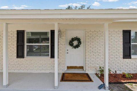 House in Tampa, Florida 4 bedrooms, 147.34 sq.m. № 2230204 - photo 2