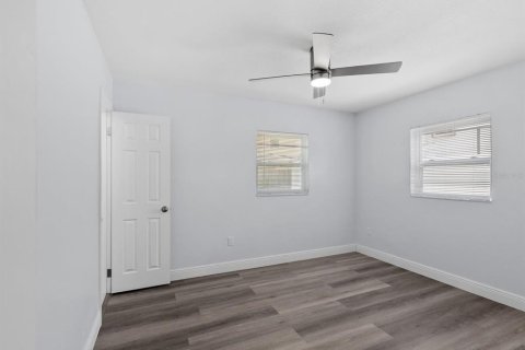 House in Tampa, Florida 4 bedrooms, 147.34 sq.m. № 2230204 - photo 26