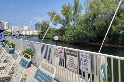 Copropriété à louer à Pompano Beach, Floride: 2 chambres, 77.57 m2 № 2352768 - photo 8