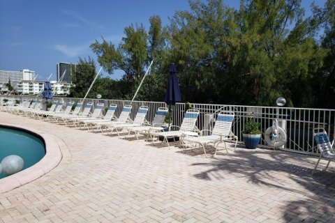 Copropriété à louer à Pompano Beach, Floride: 2 chambres, 77.57 m2 № 2352768 - photo 7