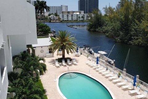 Condo à Pompano Beach, Floride, 2 chambres  № 2352768