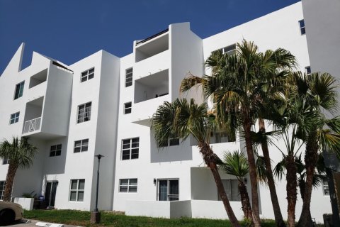 Copropriété à louer à Pompano Beach, Floride: 2 chambres, 77.57 m2 № 2352768 - photo 14
