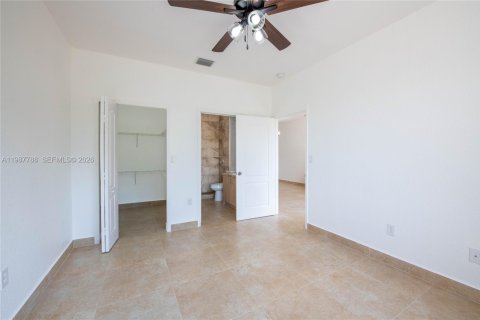 Снять в аренду квартиру в Хайалиа, Флорида 2 спальни, 83.05м2, № 2051160 - фото 5