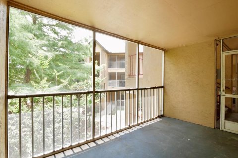 Condo in Altamonte Springs, Florida, 2 bedrooms  № 1912389 - photo 17