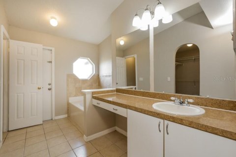 Villa ou maison à louer à Orlando, Floride: 4 chambres, 175.86 m2 № 1905183 - photo 10