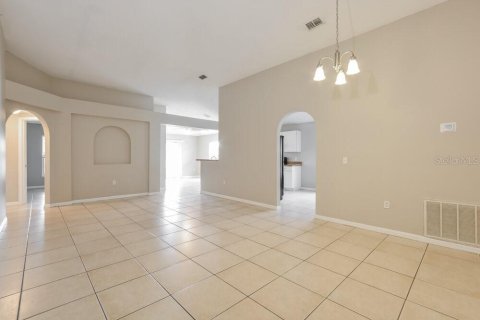 Villa ou maison à louer à Orlando, Floride: 4 chambres, 175.86 m2 № 1905183 - photo 4
