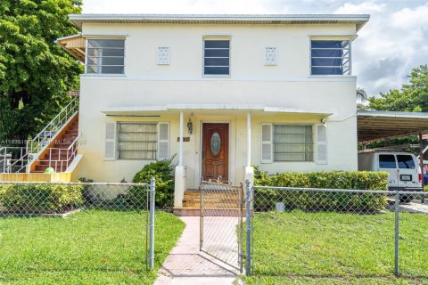 Купить коммерческую недвижимость в Майами, Флорида 206.24м2, № 1941140 - фото 1