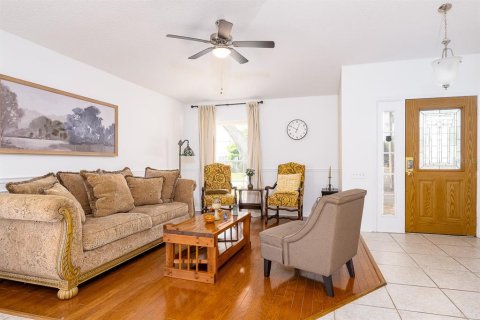 House in Casselberry, Florida 4 bedrooms, 182.65 sq.m. № 1685396 - photo 6