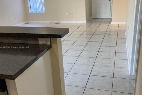 Touwnhouse à louer à Homestead, Floride: 2 chambres, 88.35 m2 № 1952642 - photo 3