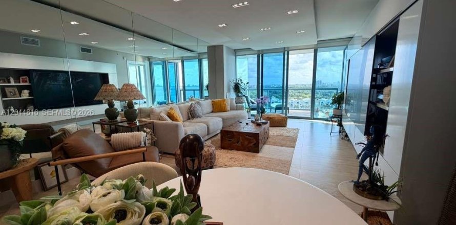 Condo à Miami, Floride, 2 chambres  № 2190383