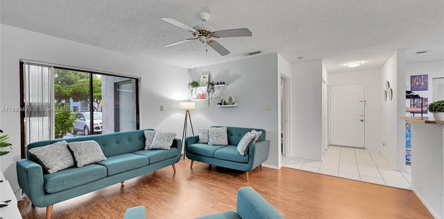 Кондоминиум с 2 спальнями в Корал-Спрингс, Флорида № 1928190