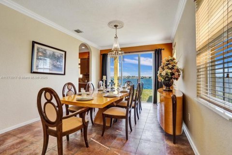Casa en venta en Miramar, Florida, 5 dormitorios, 325.16 m2 № 1695957 - foto 8