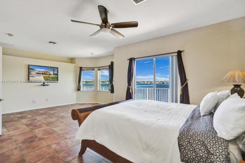 Casa en venta en Miramar, Florida, 5 dormitorios, 325.16 m2 № 1695957 - foto 26