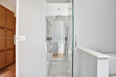 Casa en venta en Miramar, Florida, 5 dormitorios, 325.16 m2 № 1695957 - foto 29