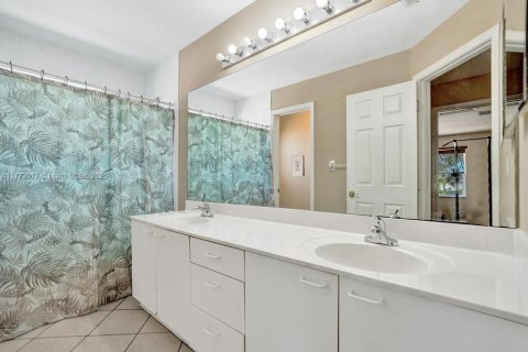 Casa en venta en Miramar, Florida, 5 dormitorios, 325.16 m2 № 1695957 - foto 21