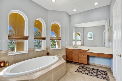 Casa en venta en Miramar, Florida, 5 dormitorios, 325.16 m2 № 1695957 - foto 28