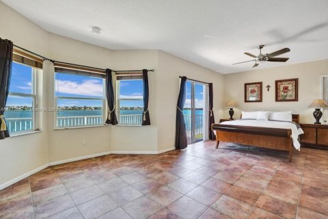 Casa en venta en Miramar, Florida, 5 dormitorios, 325.16 m2 № 1695957 - foto 25