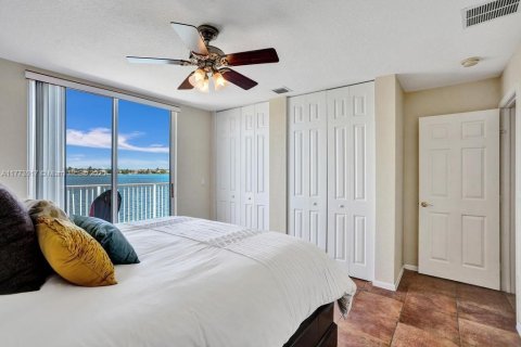 Casa en venta en Miramar, Florida, 5 dormitorios, 325.16 m2 № 1695957 - foto 23