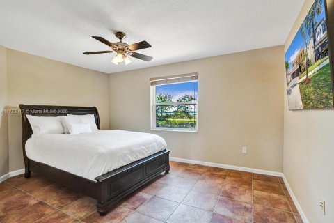 Casa en venta en Miramar, Florida, 5 dormitorios, 325.16 m2 № 1695957 - foto 19