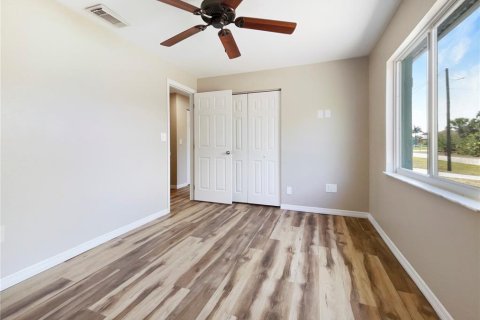 House in Port Charlotte, Florida 3 bedrooms, 111.67 sq.m. № 1679216 - photo 5