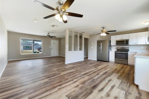 House in Port Charlotte, Florida 3 bedrooms, 111.67 sq.m. № 1679216 - photo 14
