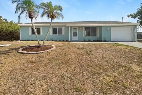 House in Port Charlotte, Florida 3 bedrooms, 111.67 sq.m. № 1679216 - photo 1