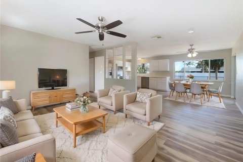 House in Port Charlotte, Florida 3 bedrooms, 111.67 sq.m. № 1679216 - photo 2