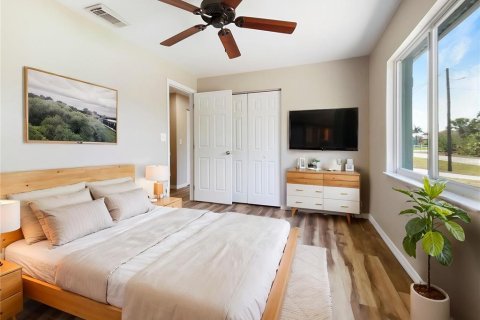 House in Port Charlotte, Florida 3 bedrooms, 111.67 sq.m. № 1679216 - photo 4