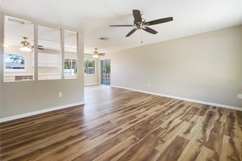 House in Port Charlotte, Florida 3 bedrooms, 111.67 sq.m. № 1679216 - photo 11