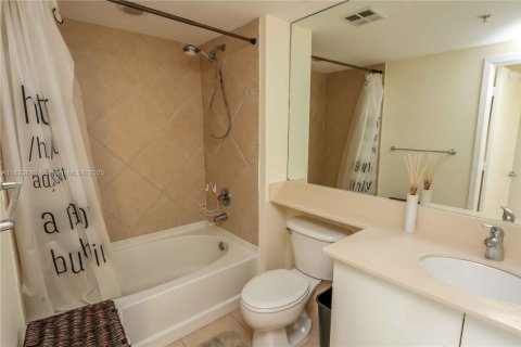 Condominio en venta en Miami, Florida, 1 dormitorio, 78.6 m2 № 1888783 - foto 16