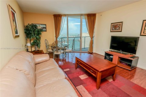 Condominio en venta en Miami, Florida, 1 dormitorio, 78.6 m2 № 1888783 - foto 7