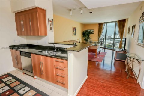 Condominio en venta en Miami, Florida, 1 dormitorio, 78.6 m2 № 1888783 - foto 6