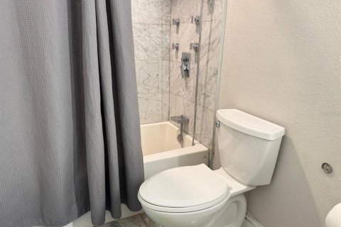 Casa en venta en Orlando, Florida, 4 dormitorios, 226.31 m2 № 1724520 - foto 10