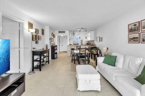 Condominio en venta en Tamarac, Florida, 2 dormitorios, 81.75 m2 № 1988205 - foto 3