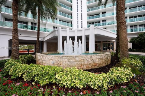 Condo à Sunny Isles Beach, Floride, 2 chambres  № 2241143