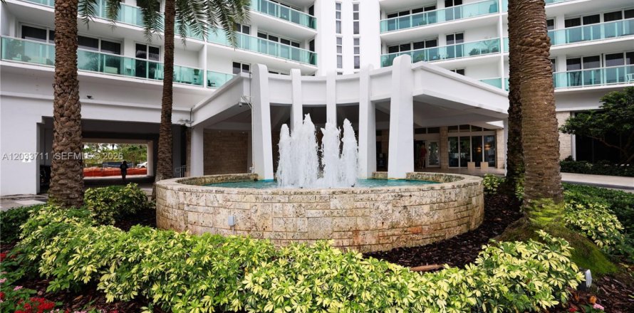 Condo à Sunny Isles Beach, Floride, 2 chambres  № 2241143
