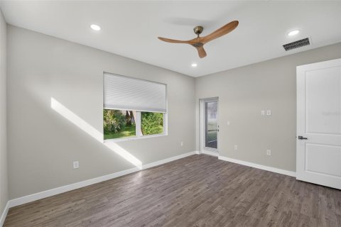 House in North Port, Florida 3 bedrooms, 161.28 sq.m. № 2225639 - photo 21