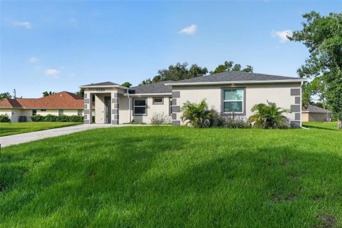 House in North Port, Florida 3 bedrooms, 161.28 sq.m. № 2225639 - photo 5