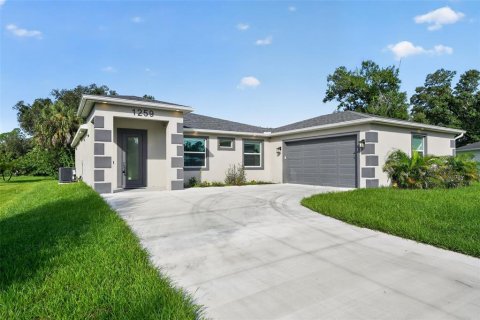 House in North Port, Florida 3 bedrooms, 161.28 sq.m. № 2225639 - photo 3