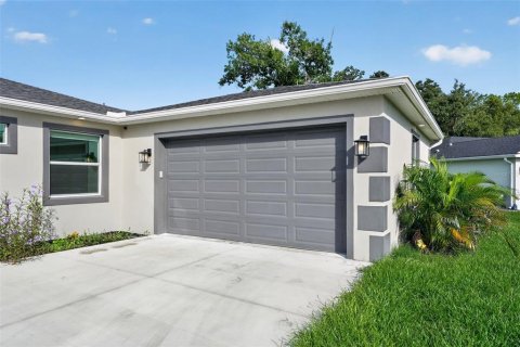 House in North Port, Florida 3 bedrooms, 161.28 sq.m. № 2225639 - photo 7