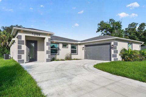 House in North Port, Florida 3 bedrooms, 161.28 sq.m. № 2225639 - photo 4